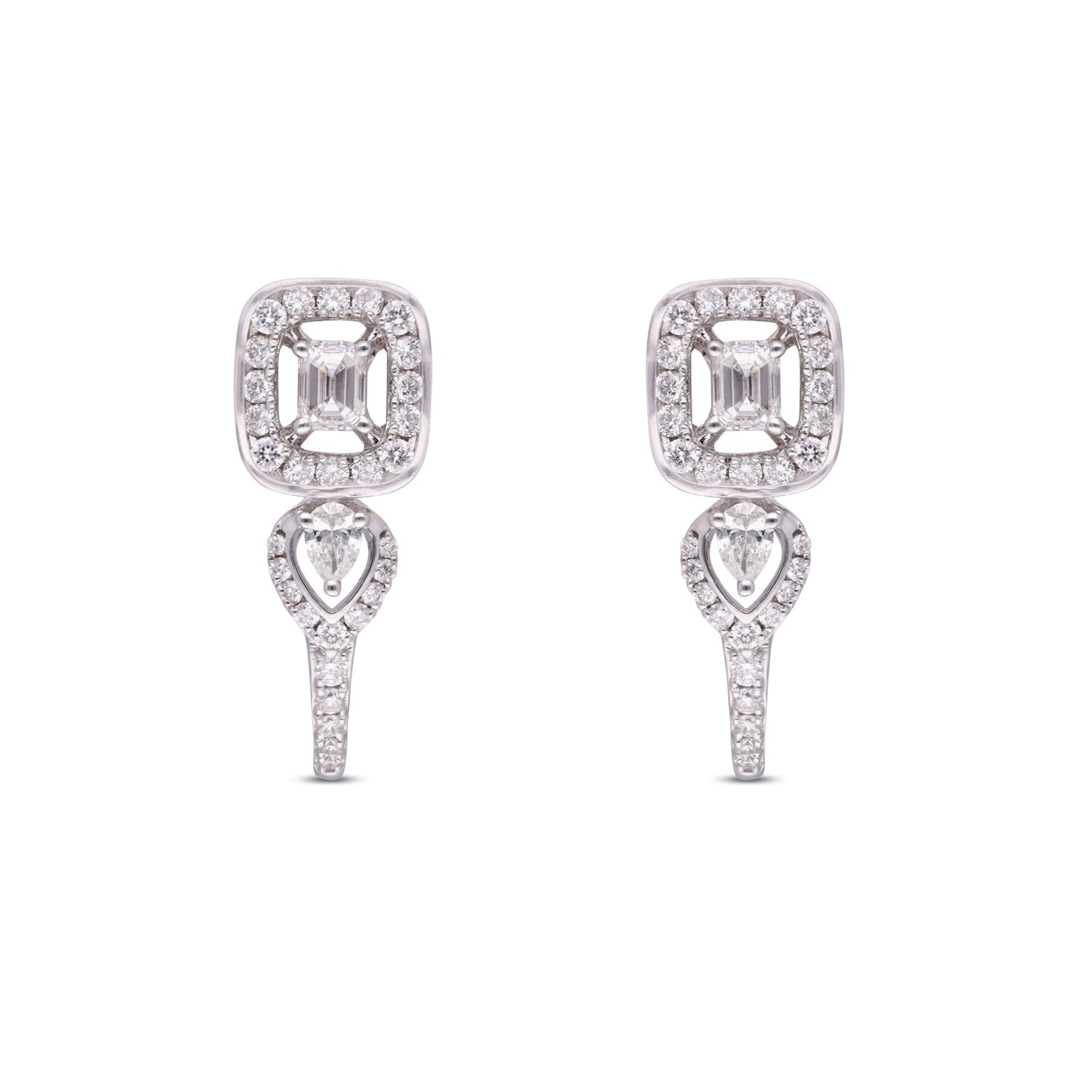 Regal Radiance Diamond Earrings – A Symphony of Elegance & Brilliance