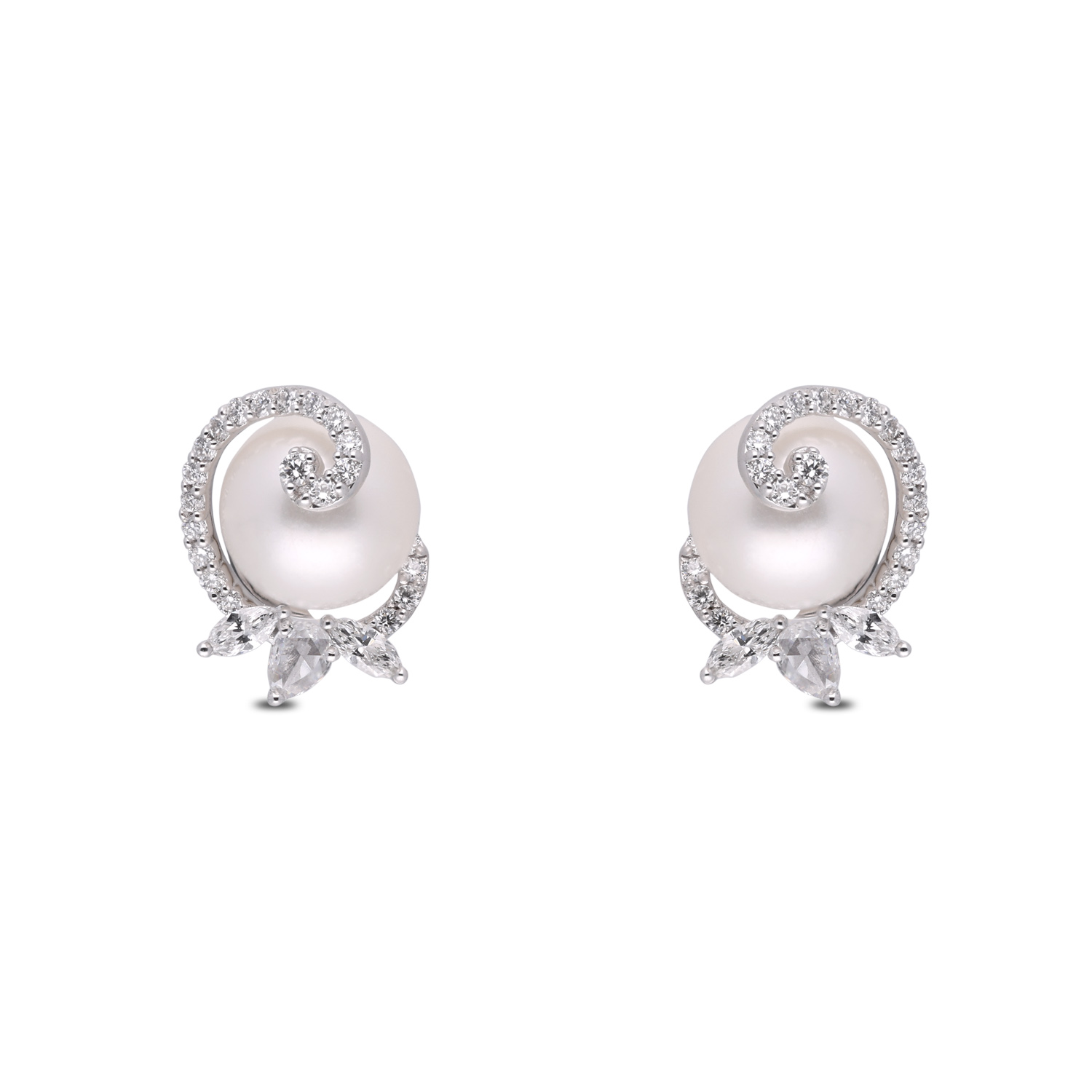 Elegant Diamond Ear Studs with Cultured Pearl – A Timeless Classic