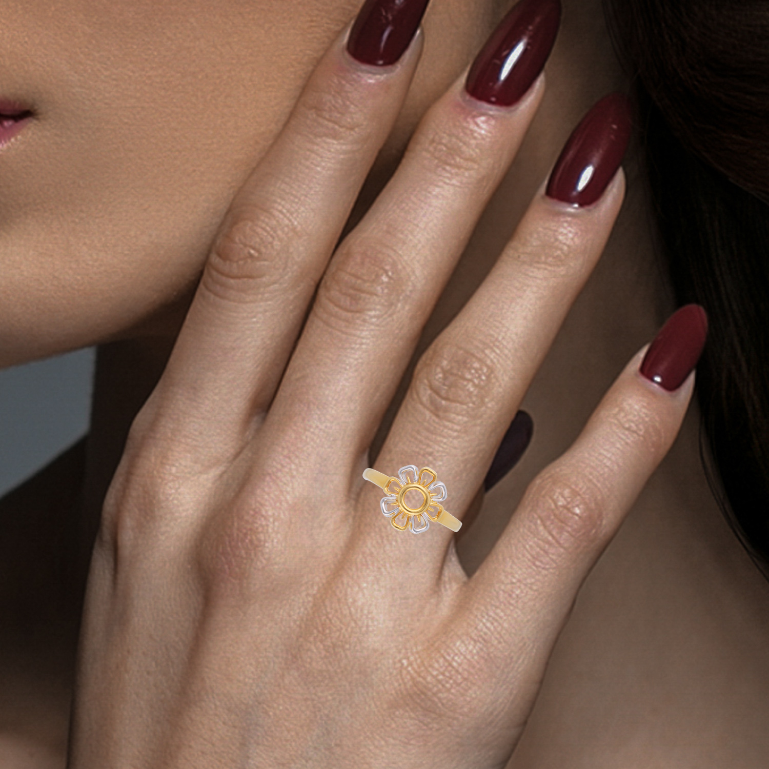 Florévo Hollow Bloom Ring in Dual-Tone Gold