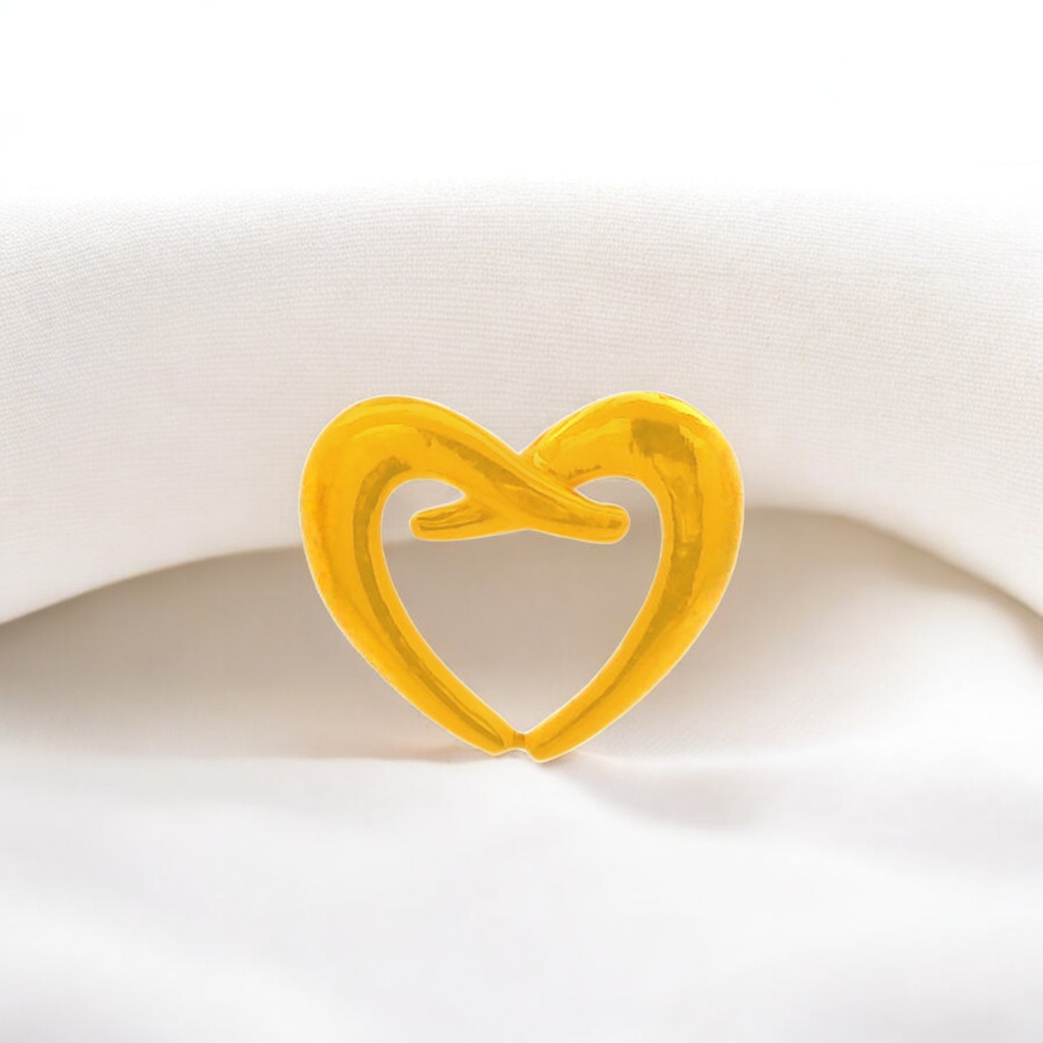 Eternal Heart Embrace Gold Nose Screw