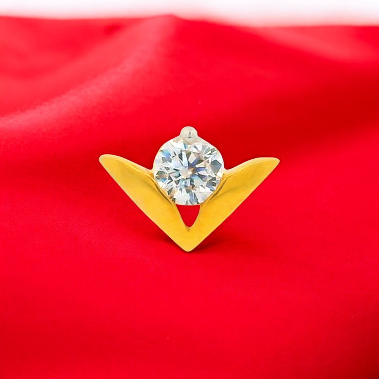 Radiant Spark White Cubic Zirconia Gold Nose Screw