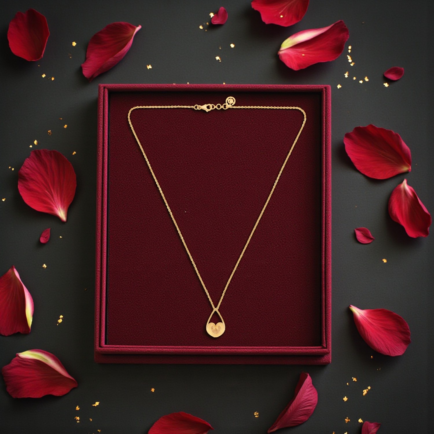 Minimal Teardrop Heart Gold Chain Pendant for Women