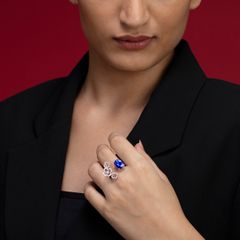 Elegance in Harmony: White Gold Ring with Round Diamonds and Oval Tanzanite