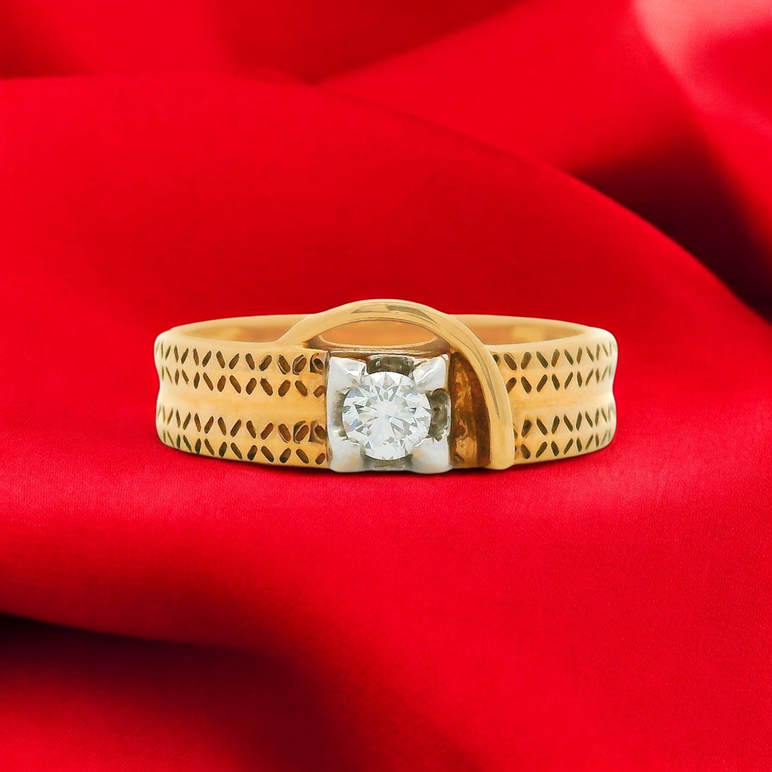Heritage Inspired Gold Ring with Radiant Diamond Centre