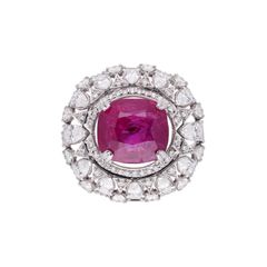 Exquisite whitegold Ring with Ruby and Diamond Halo