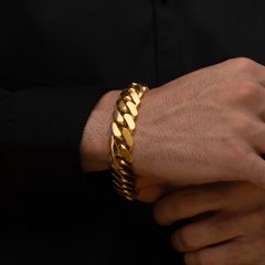 Elegant Gold Link Bracelet